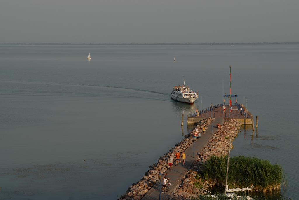 Hotel Panorama บาลาตองโยรอค ภายนอก รูปภาพ