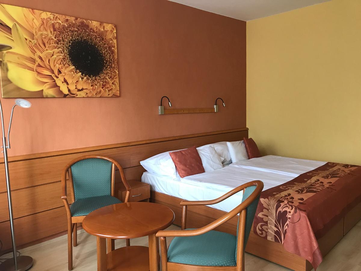 Hotel Panorama บาลาตองโยรอค ภายนอก รูปภาพ