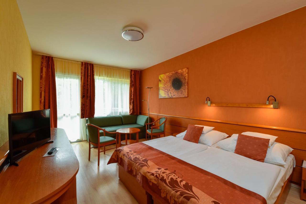 Hotel Panorama บาลาตองโยรอค ภายนอก รูปภาพ