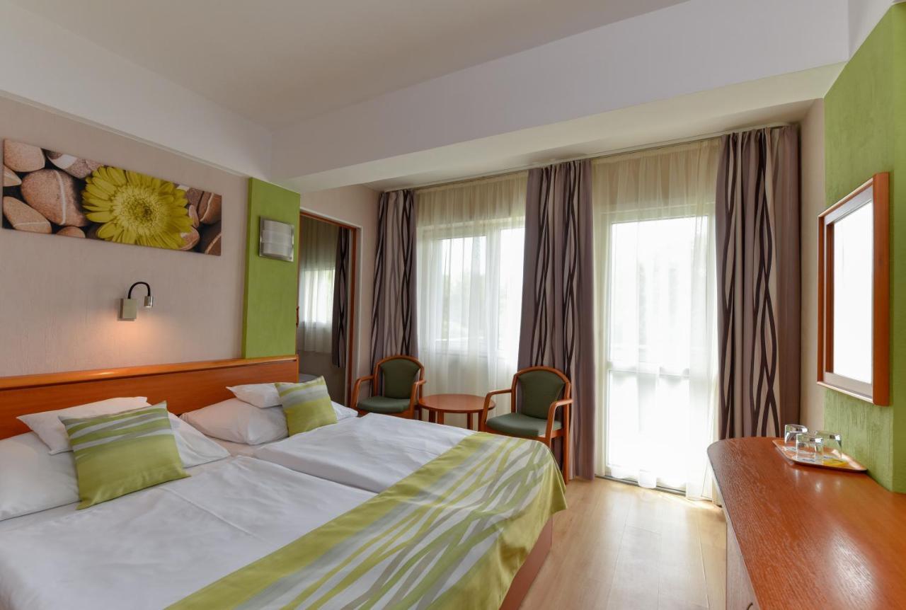 Hotel Panorama บาลาตองโยรอค ภายนอก รูปภาพ
