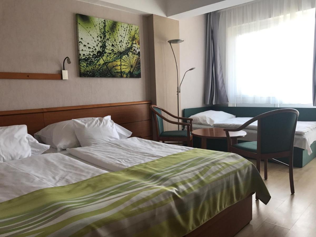 Hotel Panorama บาลาตองโยรอค ภายนอก รูปภาพ