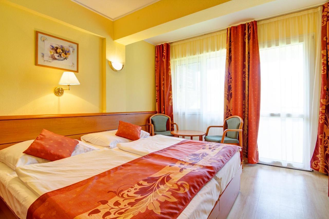 Hotel Panorama บาลาตองโยรอค ภายนอก รูปภาพ