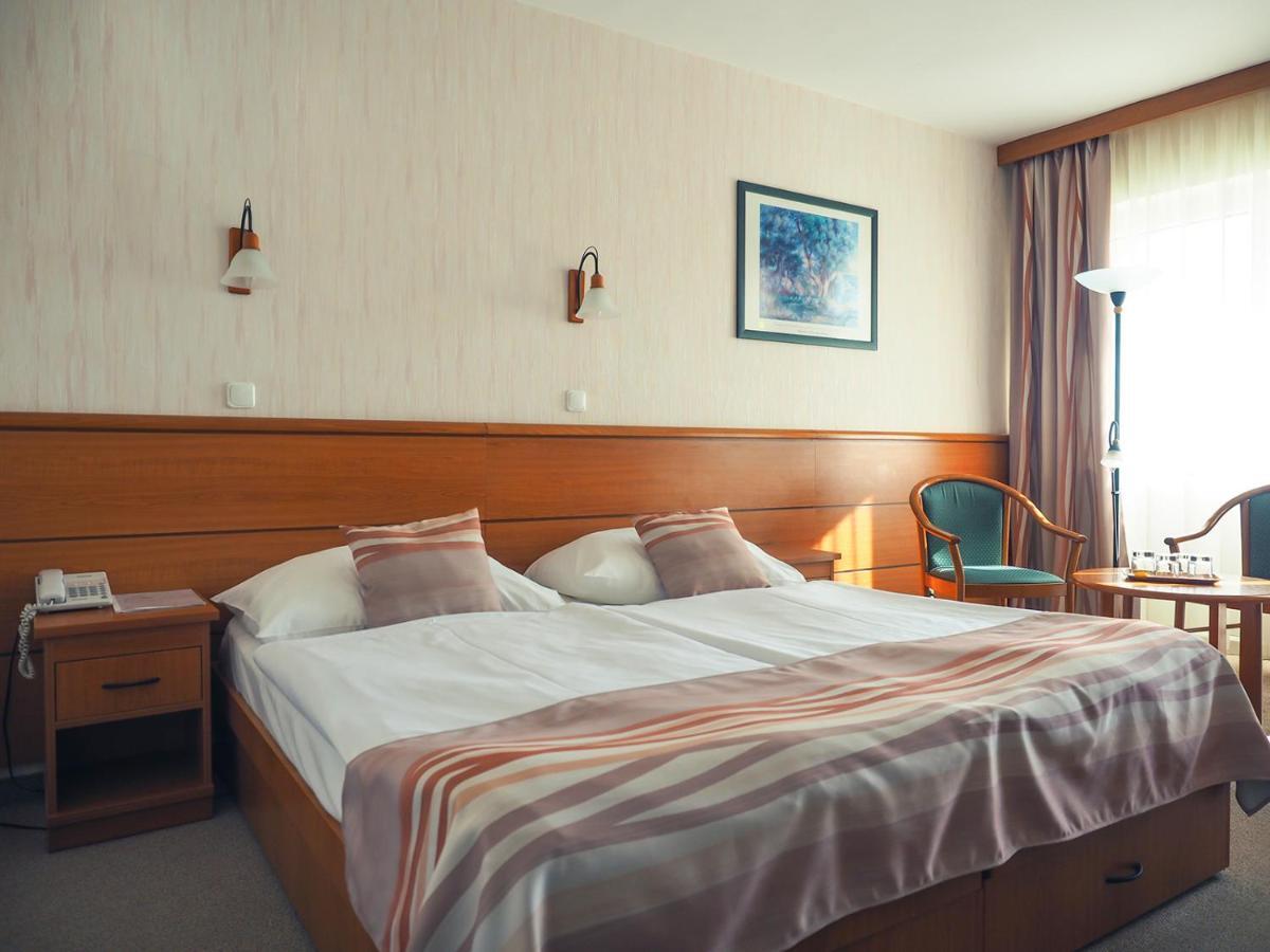 Hotel Panorama บาลาตองโยรอค ภายนอก รูปภาพ